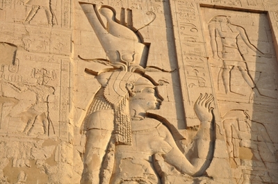 Egyptische god, beeld, tempel, inwijding.jpg